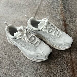 HOKA Elevon X Men’s 9.5